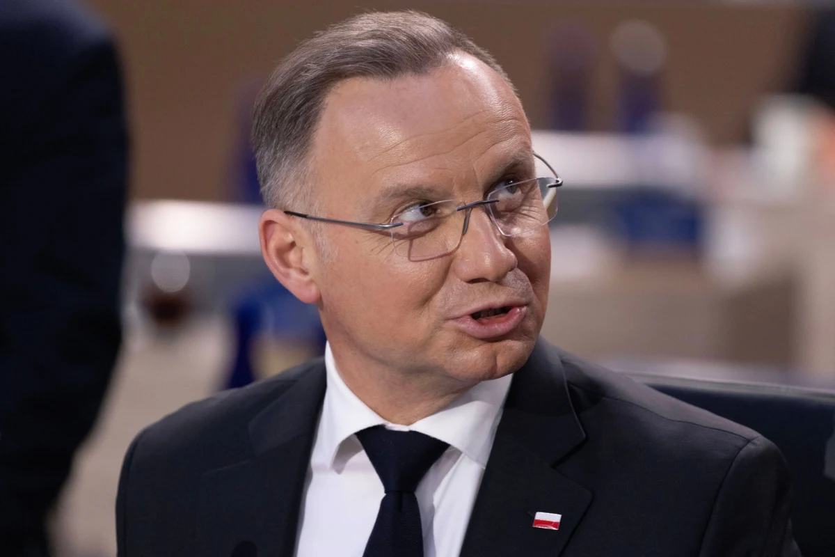 "Nie było i nie jest prowadzone żadne postępowanie w sprawie wydania aktu łaski" - napisał na platformie X Andrzej Duda, nawiązując do uwolnienia Pawła Rubcowa, który był jednym z więźniów uczestniczących w wymianie w Ankarze. "Jednoznacznie dementuję wszelkie plotki" - dodał prezydent.