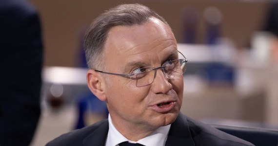 "Nie było i nie jest prowadzone żadne postępowanie w sprawie wydania aktu łaski" - napisał na platformie X Andrzej Duda, nawiązując do uwolnienia Pawła Rubcowa, który był jednym z więźniów uczestniczących w wymianie w Ankarze. "Jednoznacznie dementuję wszelkie plotki" - dodał prezydent.