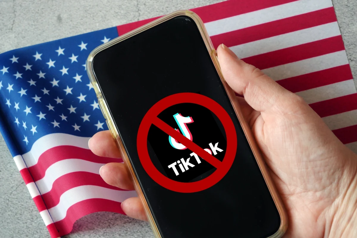 Platforma TikTok jest na celowniku Amerykanów. W piątek resort sprawiedliwości USA pozwał TikToka za to, że nie zablokował dzieciom poniżej 13. roku życia możliwości tworzenia konta bez zgody rodziców. Co więcej, bezprawnie zbierał dane osobowe nieletnich.