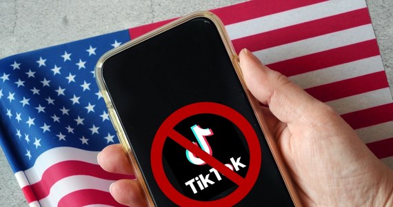 Platforma TikTok jest na celowniku Amerykanów. W piątek resort sprawiedliwości USA pozwał TikToka za to, że nie zablokował dzieciom poniżej 13. roku życia możliwości tworzenia konta bez zgody rodziców. Co więcej, bezprawnie zbierał dane osobowe nieletnich.