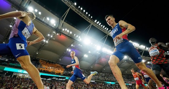 Mistrz olimpijski w biegu na 1500 metrów Norweg Jakob Ingebrigtsen nie tylko będzie bronić tytułu, walcząc z najgroźniejszym rywalem, Brytyjczykiem Joshem Kerrem. Znalazł się także w środku wojny psychologicznej ze swoim rodakiem, Narve Gilje Nordasem.