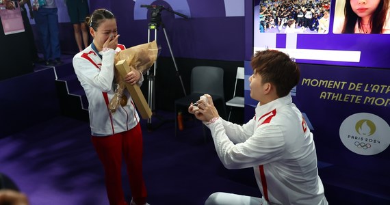 Niesamowite sceny na igrzyskach w Paryżu. Chińska badmintonistka Huang Ya Qion zdobyła złoty medal w grze mieszanej w parze z Zheng Si Wei. Po finale inny z jej partnerów, ten życiowy, Yuchen Liu oświadczył się jej na oczach publiczności.