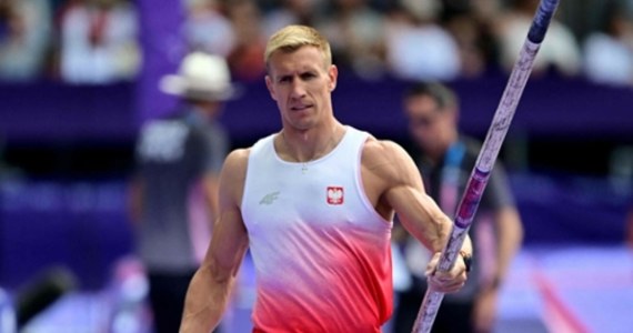 Robert Sobera i Piotr Lisek nie awansowali do poniedziałkowego finału olimpijskiego skoku o tyczce. W Paryżu Polacy zaliczyli skoki na 5,60 m. Minimum kwalifikacyjne wynosiło 5,80 m. "Siadłem psychicznie na tych igrzyskach. 5,70 powinienem skoczyć z zamkniętymi oczami" - powiedział Lisek.