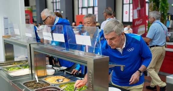 Francja to kraj słynący ze wspaniałej kuchni. Tym bardziej powinny dziwić jakiekolwiek problemy z wyżywieniem olimpijskich sportowców, a o takich donosi w sobotę dziennik "Le Figaro". Problematyczne okazują się m.in. małe porcje i ilość białka zwierzęcego w posiłkach.
