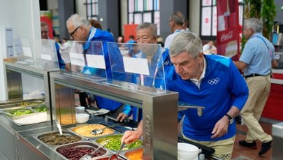 "Brak jajek i długie kolejki". Z Paryża słychać narzekania na olimpijską kuchnię