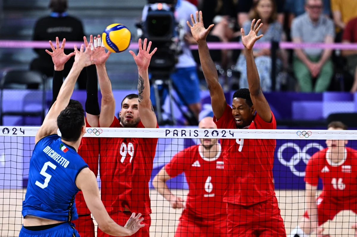 Polscy siatkarze przegrali z Włochami 1:3 w swoim ostatnim spotkaniu grupowym na igrzyskach w Paryżu. Tym samym Biało-Czerwoni zajęli drugie miejsce w grupie B. Rywalem Polaków w ćwierćfinale turnieju olimpijskiego będzie Słowenia. 