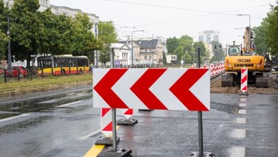 Zamknięte ulice, zmiany tras autobusów. Utrudnienia w Warszawie