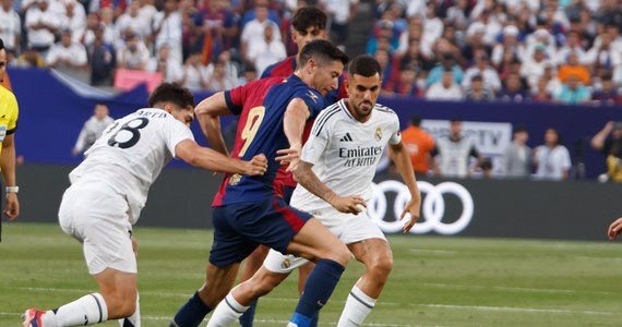 El Clasico w środku lata! Robert Lewandowski zaliczył asystę, a FC Barcelona pokonała Real Madryt 2:1 w rozegranym w USA meczu towarzyskim. Obie bramki dla zwycięzców zdobył nowy nabytek "Dumy Katalonii", 22-letni Pau Victor.