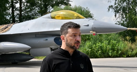 Samoloty F-16 są już na Ukrainie i wykonują zadania na niebie. W niedzielę, w trakcie Dnia Sił Powietrznych potwierdził to prezydent Wołodymyr Zełenski.