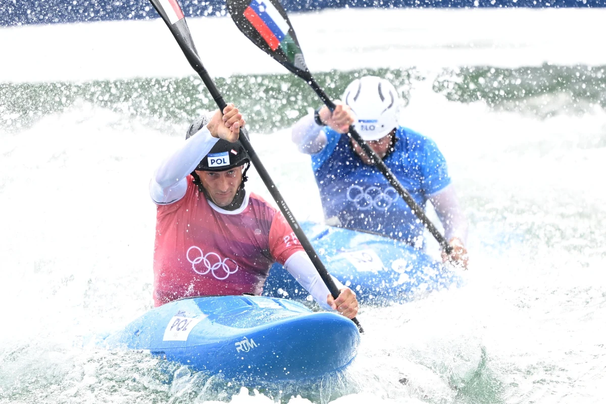 Kajakarze górscy Mateusz Polaczyk i Grzegorz Hedwig awansowali do ćwierćfinału crossu, konkurencji debiutującej w programie igrzysk olimpijskich. Odpadła z rywalizacji Klaudia Zwolińska.