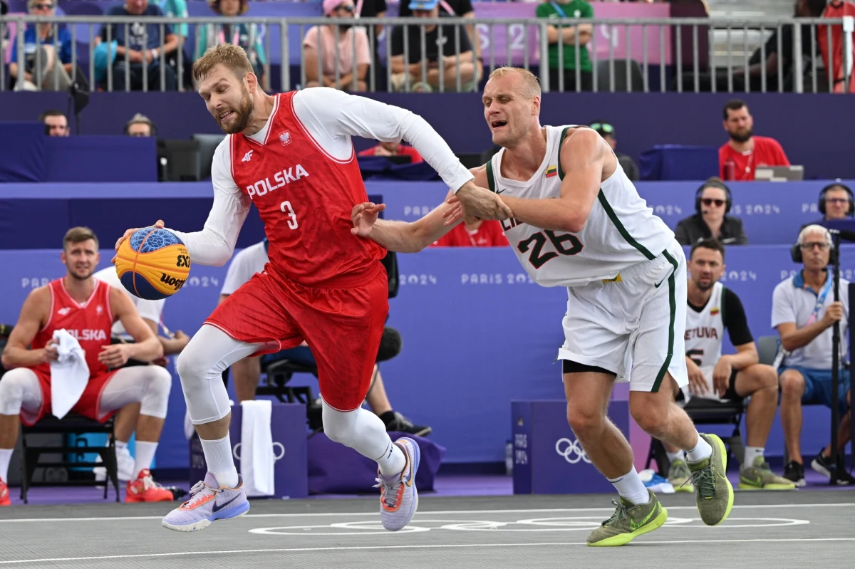 Polacy przegrali z Litwinami 15:21 w barażu o półfinał turnieju olimpijskiego koszykarzy 3x3 w Paryżu i nie zagrają o medale. To trzecia porażka Biało-Czerwonych z tymi rywalami w tym roku i druga w stolicy Francji.