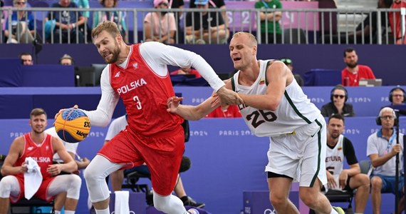 Polacy przegrali z Litwinami 15:21 w barażu o półfinał turnieju olimpijskiego koszykarzy 3x3 w Paryżu i nie zagrają o medale. To trzecia porażka Biało-Czerwonych z tymi rywalami w tym roku i druga w stolicy Francji.