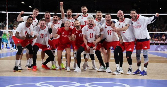 Polska w półfinale olimpijskiego turnieju w siatkówce. Bartosz Kurek i spółka po świetnym meczu pokonali Słowenię 3:1 (25:20, 24:26, 25:19, 25:20). To był zdecydowanie najlepszy mecz Biało Czerwonych w Paryżu. Tym samym klątwa ćwierćfinałów została przełamana. Mecz z trybun oglądała Iga Świątek.
