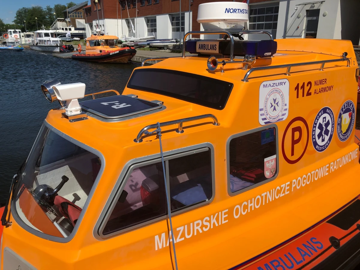 Wojewoda warmińsko-mazurski Radosław Król zapowiedział, że ratownicy wodni z regionu dostaną do podziału dodatkowe pół miliona złotych. Na te środki liczy m.in. Mazurskie Ochotnicze Pogotowie Ratunkowe, które musi zatrudnić dodatkowo nawet 14 osób.