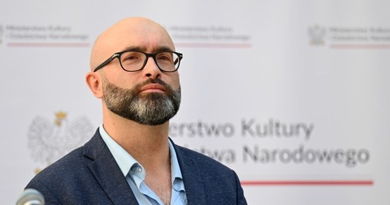 Dyrektor teatru im. Stefana Żeromskiego w Kielcach, Michał Kotański podał się do dymisji. Decyzję uzasadnił brakiem współpracy z Renatą Janik, marszałek województwa świętokrzyskiego w zakresie przebudowy siedziby teatru.