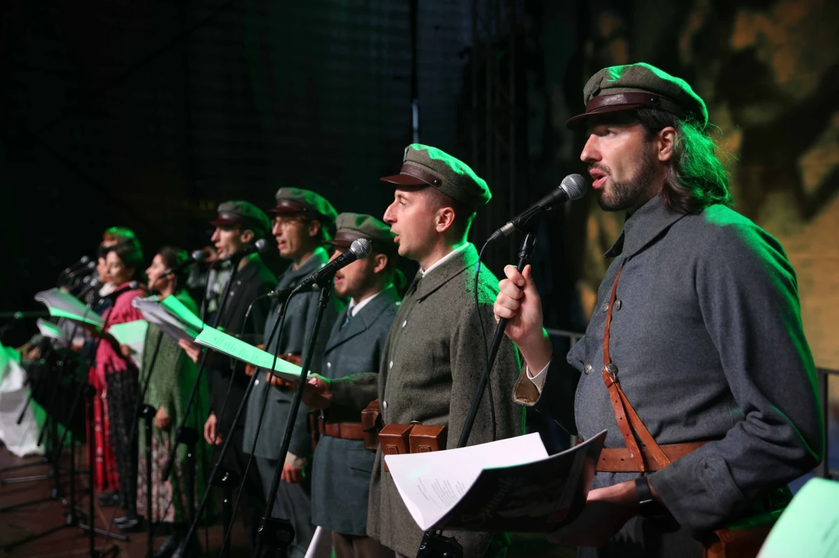 „Kadrówka 1914” to tytuł 88. Krakowskiej Lekcji Śpiewania, która odbędzie się dziś o g. 19.00 na Małym Rynku. Będzie połączona ze zbiórką karmy dla podopiecznych krakowskiego schroniska.

