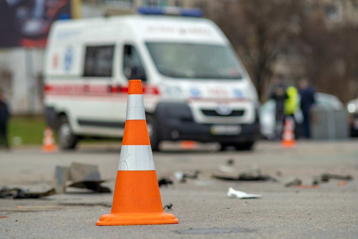 Wypadek z udziałem autokaru przewożącego obywateli Ukrainy na drodze krajowej numer 7 w Warmińsko-Mazurskiem. Ranne zostały dwie osoby.