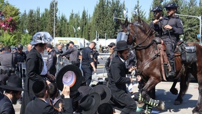 Ultraortodoksyjni Żydzi chcą uniknąć poboru. Starli się z policją