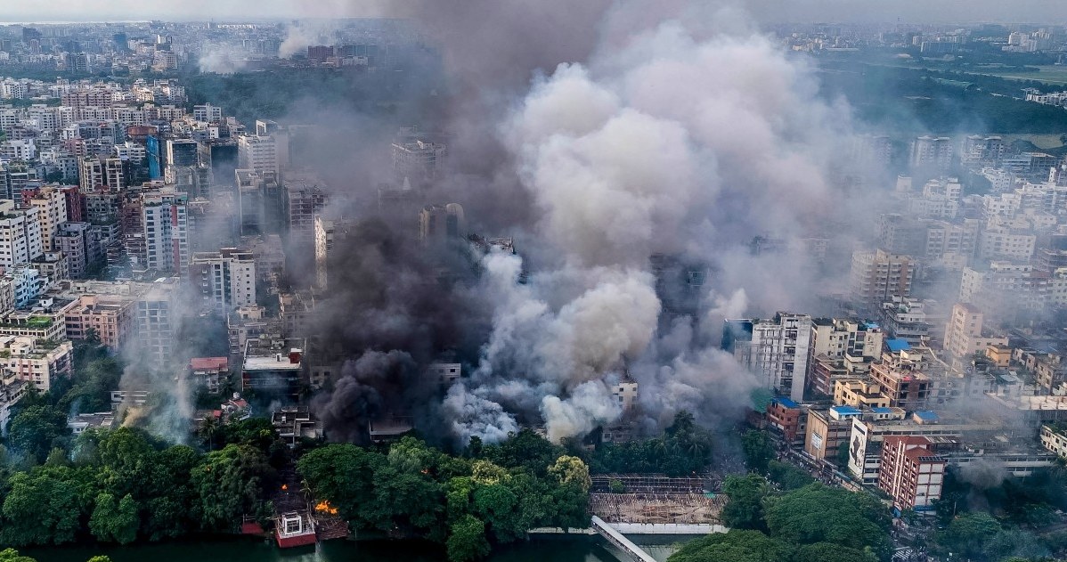  Krwawy chaos w Bangladeszu. Władzę przejmuje wojsko