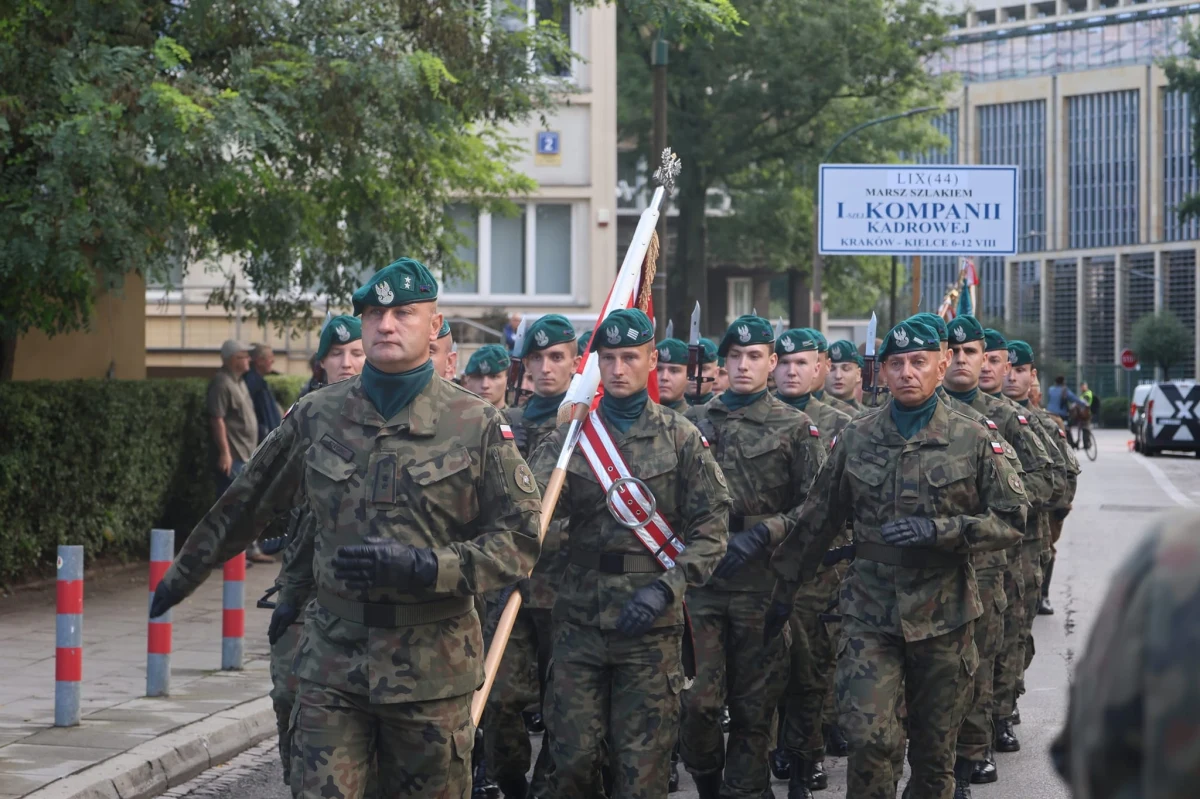 350 osób wyruszyło we wtorek z Oleandrów w Krakowie w 59. Marszu Szlakiem I Kompanii Kadrowej. „Wymarsz z Oleandrów 110 lat temu, to moment, który na zawsze zapisał się w annałach naszej niepodległości” - wskazał szef Urzędu do Spraw Kombatantów i Osób Represjonowanych, Lech Parell.