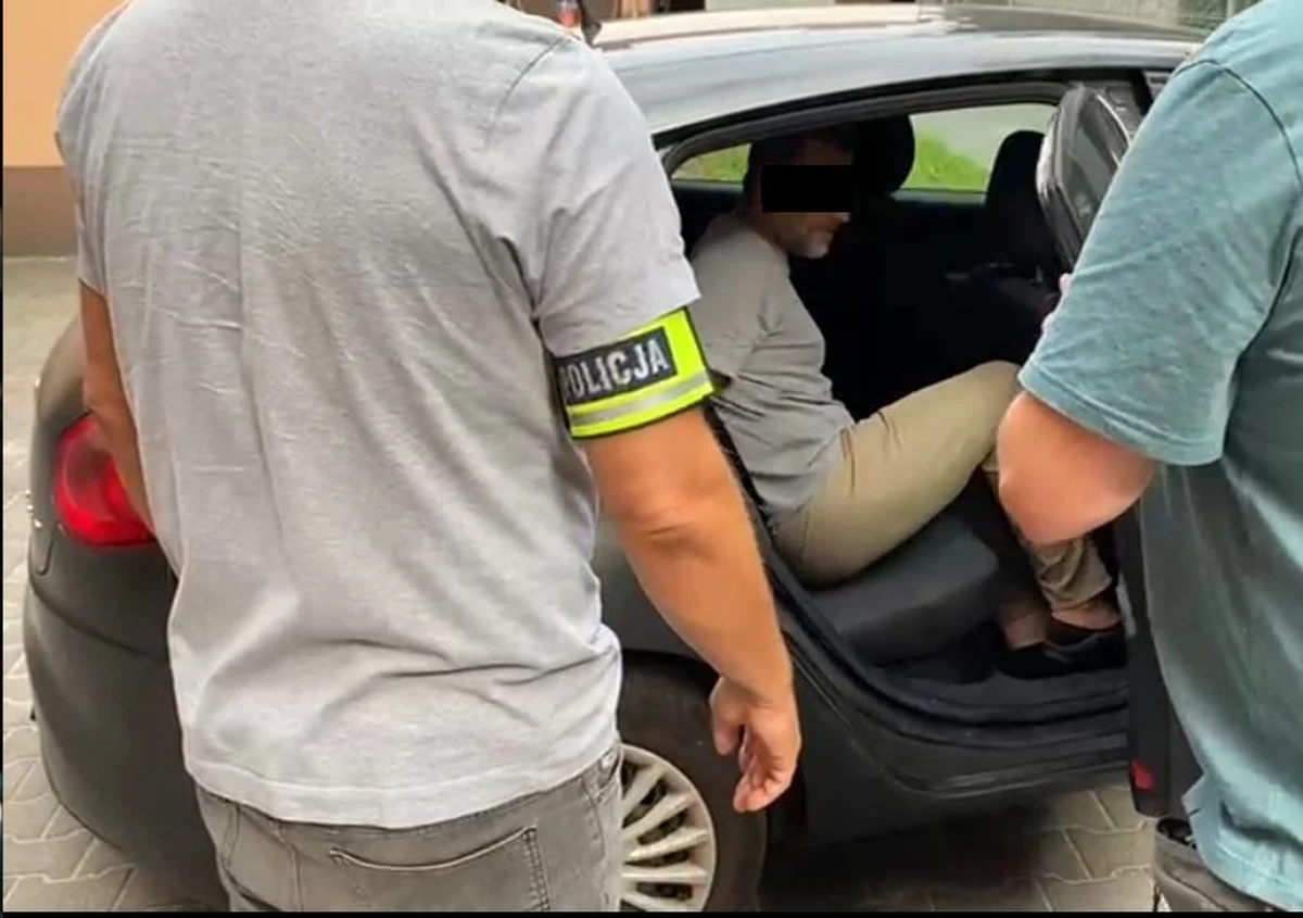 Okradali osoby, które zatrzymywały się w Miejscach Obsługi Podróżnych, żeby odpocząć lub zatankować paliwo. Dwaj Gruzini podejrzani o dokonanie tych przestępstw trafili w ręce lubelskiej policji. W porshe, którym się poruszali, funkcjonariusze znaleźli m.in. urządzenia do zagłuszania sygnał samochodu. 