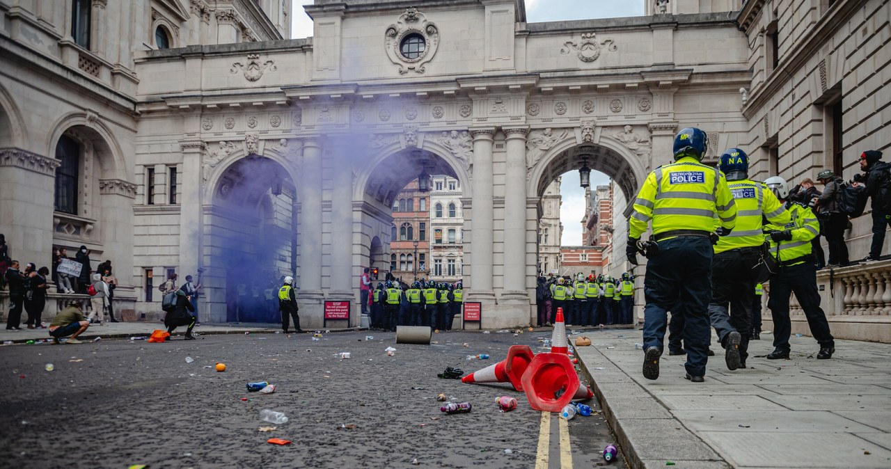  Brytyjskie ulice pogrążają się w chaosie. Protesty nie ustają