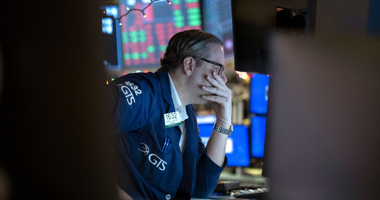 Czerwono na giełdach. Trudny początek tygodnia dla inwestorów
