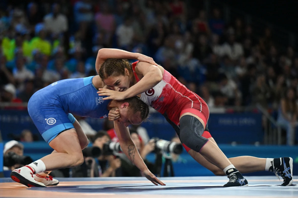 Zapaśniczka Wiktoria Chołuj nie będzie walczyć o brązowy medal igrzysk olimpijskich w Paryżu w kategorii 68 kg. Polka przegrała w repesażu z Turczynką Buse Cavusoglu Tosun 3:4 i zajęła ósmą lokatę.