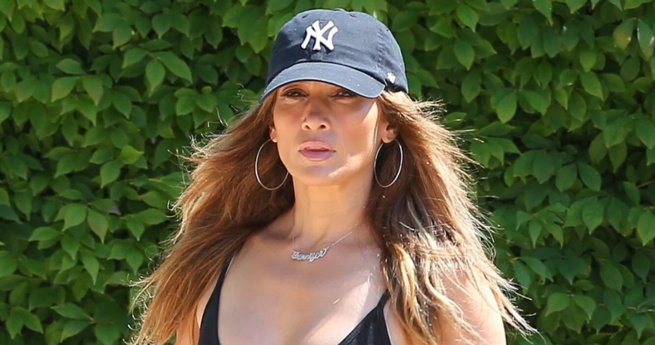  Sport i styl? Jennifer Lopez udowadnia, że można. Oto stylizacje idealne na rower