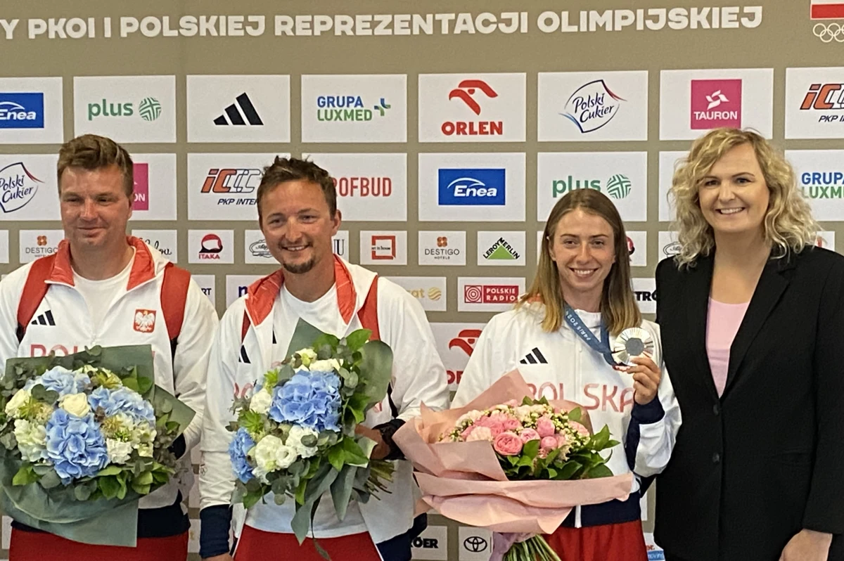 Klaudia Zwolińska, jak dotąd nasza jedyna srebrna medalistka na trwających igrzyskach olimpijskich w Paryżu, po zmaganiach na torze kajakowym wróciła do kraju. Emocje po powrocie? Ogromne. O nich, a także o planach - tych bliższych i dalszych, a także starcie w kolejnych igrzyskach w Los Angeles, w 2028 roku, opowiedziała w rozmowie z Cezarym Dziwiszkiem z redakcji sportowej RMF FM.