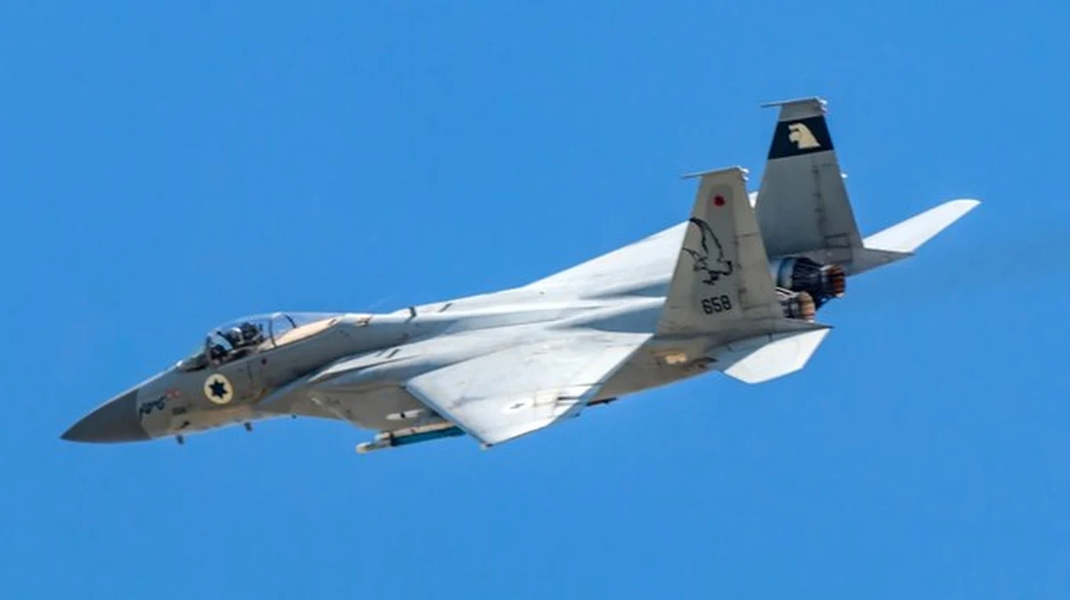 Ogromny huk i panika mieszkańców miasta - nad stolicą Libanu Bejrutem przeleciały dziś izraelskie myśliwce. Samoloty przekroczyły barierę dźwięku - poinformowała agencja Reutera.