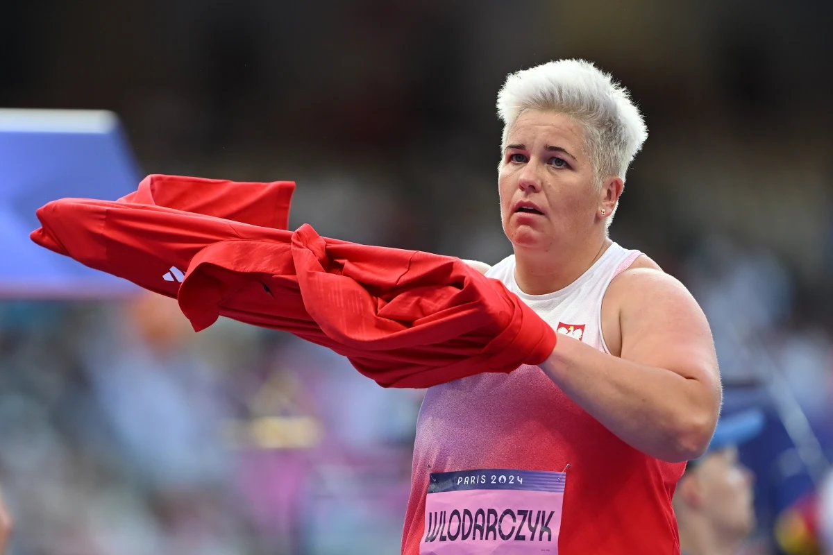 Anita Włodarczyk na trzech ostatnich igrzyskach olimpijskich zdobywała złote medale w rzucie młotem. W Paryżu musi zadowolić się czwartym miejscem. Do trzeciej, Chinki Jie Zhao, zabrakło jej czterech centymetrów. Triumfowała Kanadyjka Camryn Rogers, a druga była Amerykanka Annette Nneka Echikunwoke.
