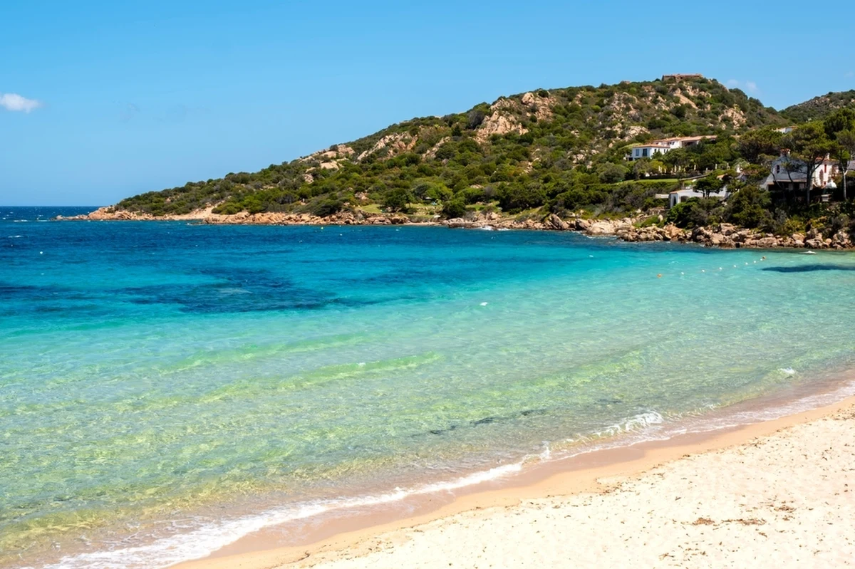 120 kilogramów piasku i muszelek skonfiskowano turystom w czerwcu i lipcu w porcie Olbii na Sardynii. Wywóz takich "pamiątek" jest zabroniony, a kary wysokie. 
