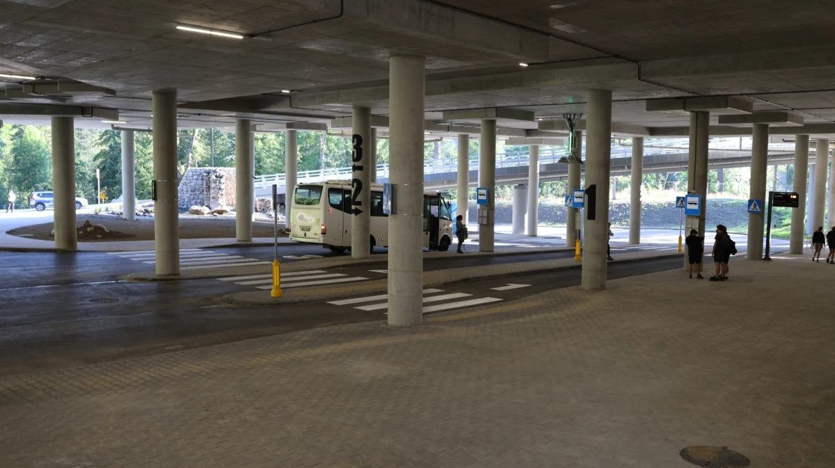 Po dwóch latach budowy w zakopiańskich Kuźnicach został otwarty plac przesiadkowy. Dzięki niemu można podjechać niemal pod samą dolną stację kolejki linowej na Kasprowy Wierch.