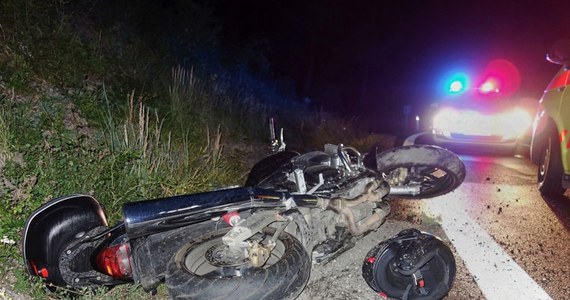 27-letni motocyklista zginął w wypadku po tym, jak na leśnym odcinku drogi zderzył się z łosiem. Do tragicznego zdarzenia doszło we wtorek w gminie Łopuszno (Świętokrzyskie).