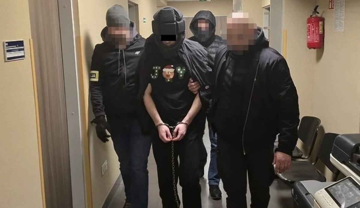 Dorian S., który pod koniec lutego napadł na 25-letnią kobietę w centrum Warszawy, jest poczytalny - wynika z badań przeprowadzonych na zlecenie prokuratury. Tym samym w ciągu kilku dni zostanie do sądu skierowany akt oskarżenia.
