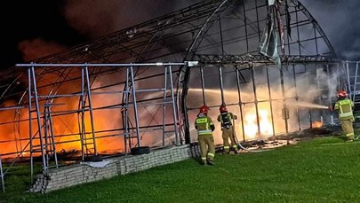 W Świebodzicach spłonął hangar z samolotami. Ogromne straty