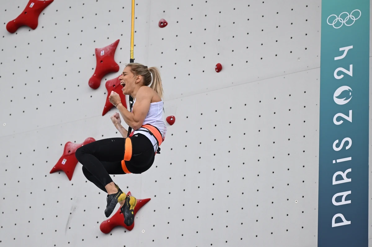 "Czułam ogromną dumę, ogromną radość. To jest taki moment, kiedy marzenia się spełniają" - powiedziała mistrzyni olimpijska we wspinaczce sportowej na czas Aleksandra Mirosław po tym, jak stanęła na najwyższym stopniu podium igrzysk w Paryżu. Brązowy medal zdobyła Aleksandra Kałucka.