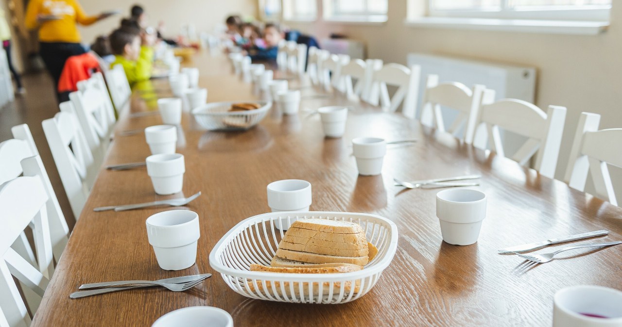 Przeterminowane jedzenie w kolonijnych stołówkach. Komunikat sanepidu