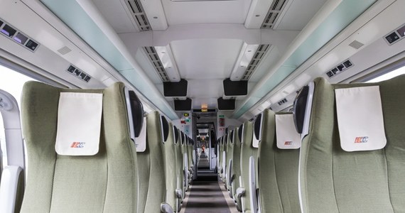 PKP Intercity szykuje się na długi sierpniowy weekend. Od 14 do 18 sierpnia na polskich torach pojawi się 31 dodatkowych połączeń. Przewoźnik planuje również wydłużenie relacji 12 pociągów i wzmocnienie składów dodatkowymi wagonami. Wybrane pociągi Pendolino i Flirt będą kursowały w podwójnym zestawieniu.