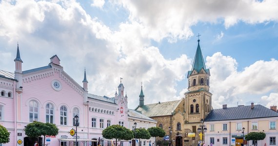 Oczy wszystkich miłośników kina powinny zwrócić się w najbliższym czasie na Sanok. W czwartek rozpoczyna się tam piąta edycja Podkarpackiego Szlaku Filmowego. W programie m.in. plenerowe pokazy filmowe, spotkania z aktorami, spacery śladami słynnych lokacji filmowych czy koncerty. 