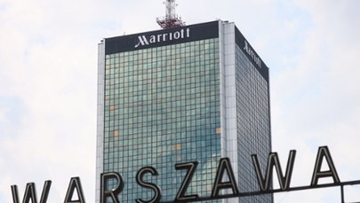 Hotel Marriott znika z wieżowca w centrum Warszawy