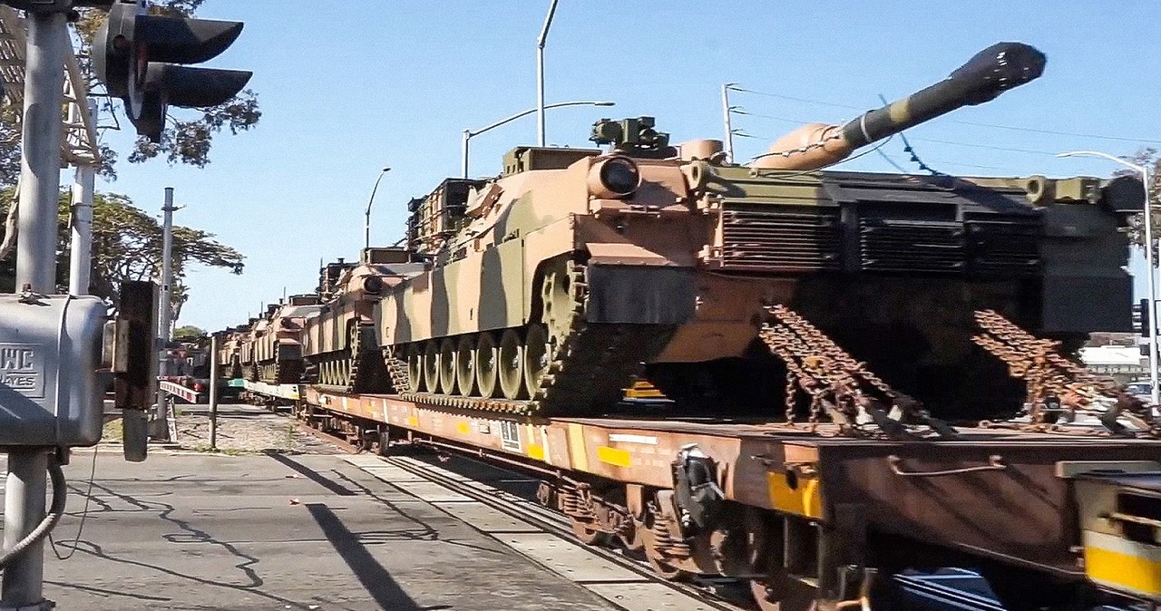 Australijska armia wycofuje ze służby swoje czołgi M1A1 Abrams i chce je zastąpić najnowszymi konstrukcjami M1A2 SEPv3, które będzie miała też Polska. Na modernizacji armii Kraju Kangurów może zyskać Ukraina.