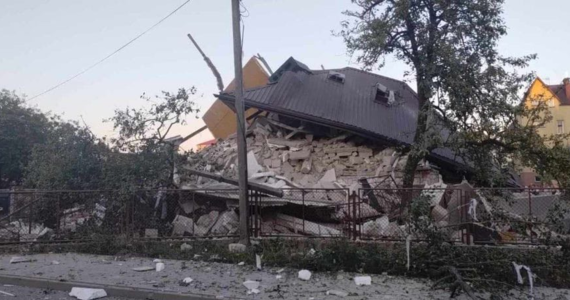 Z domu przy ul. Słonecznej w Augustowie po wybuchu gazu zostało gruzowisko. Jedna osoba została ranna. Zgłoszenie o zdarzeniu otrzymaliśmy na Gorącą Linię RMF FM. 