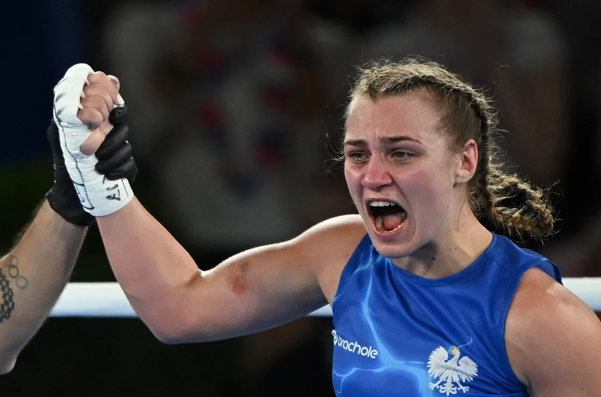 Co najmniej srebrny medal olimpijski ma już w kieszeni Julia Szeremeta! Polka sprawiła niespodziankę, wygrywając w półfinale w kat. 57 kg z mistrzynią świata, wicemistrzynią olimpijską, Filipinką Nesthy Petecio. W sobotę powalczy w finale o złoty krążek.