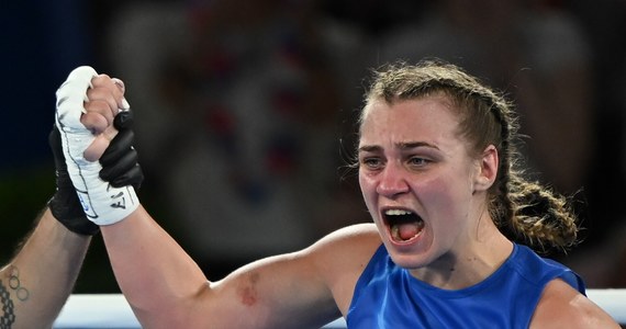 Co najmniej srebrny medal olimpijski ma już w kieszeni Julia Szeremeta! Polka sprawiła niespodziankę, wygrywając w półfinale w kat. 57 kg z mistrzynią świata, wicemistrzynią olimpijską, Filipinką Nesthy Petecio. W sobotę powalczy w finale o złoty krążek.