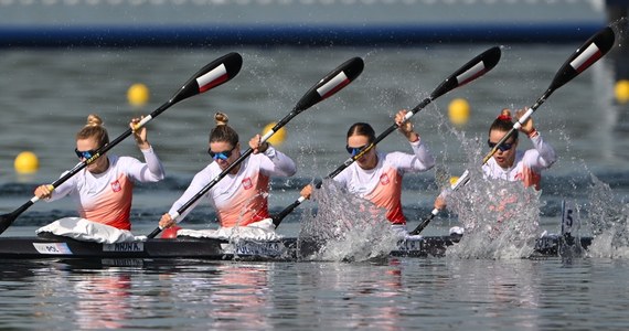 Kajakarki Karolina Naja, Anna Puławska, Adrianna Kąkol i Dominika Putto w czwartek powalczą o olimpijski medal w K4 500 m. Biało-Czerwone trzy lata temu w Tokio były trzecie. Szansę na podium ma zapaśnik Arkadiusz Kułynycz w kategorii 87 kg.