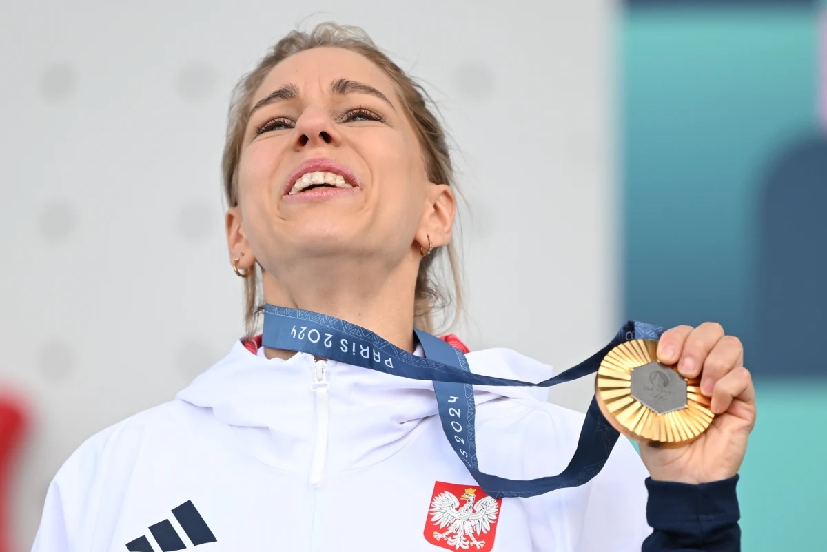 Po kolejnym dniu igrzysk olimpijskich w Paryżu w klasyfikacji medalowej prowadzi ekipa USA - 27 złotych, 35 srebrnych i 32 brązowe. Polska awansowała z 53. na 35. miejsce dzięki środowym medalom we wspinaczce sportowej - złotemu Aleksandry Mirosław i brązowemu Aleksandry Kałuckiej.