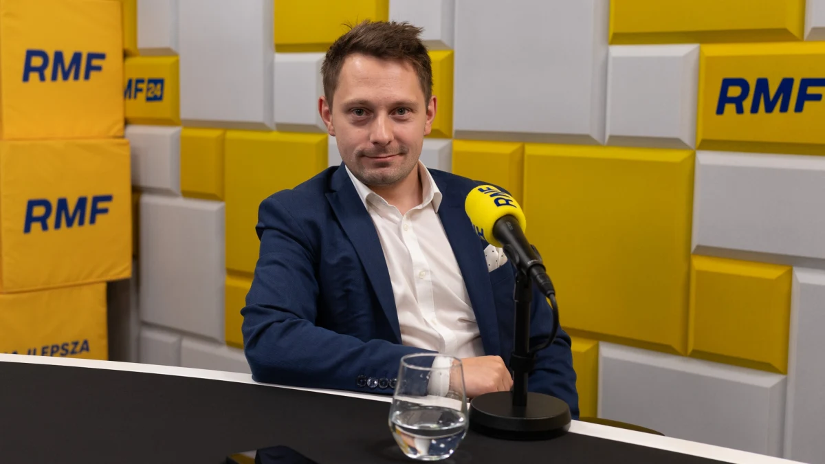 "Myślę, że Ukraińcy próbują odciągnąć siły rosyjskie od Donbasu, bo tam idzie główne uderzenie rosyjskie. Najpierw Rosjanie podobny manewr wykonali na froncie ukraińskim. Mając świadomość, że ukraińskie zasoby są dość ograniczone, uderzyli pod Charkowem, żeby odciągnąć siły ukraińskie. Ukraińcy 'odwdzięczyli się' analogicznym manewrem, mając świadomość, że to prawdopodobnie zmusi Rosjan do przerzucenia sił" – mówił w Porannej rozmowie w RMF FM Daniel Szeligowski. W ten sposób koordynator programu Europa Wschodnia w Polskim Instytucie Spraw Międzynarodowych odniósł się do ukraińskiego ataku na obwód kurski w Rosji.