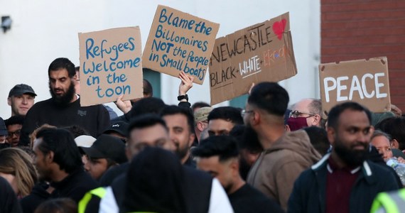 ​Czyżby nastąpił punkt zwrotny w zamieszkach, które od ponad tygodnia wstrząsają Wielką Brytanią? Głos w dyskusjach przejmują przeciwnicy antyimigranckich wystąpień. Trauma, jaką zafundowali Brytyjczykom ultraprawicowcy i zwykli rasiści nie kończy się jednak wraz z zaprowadzeniem porządku na ulicach.